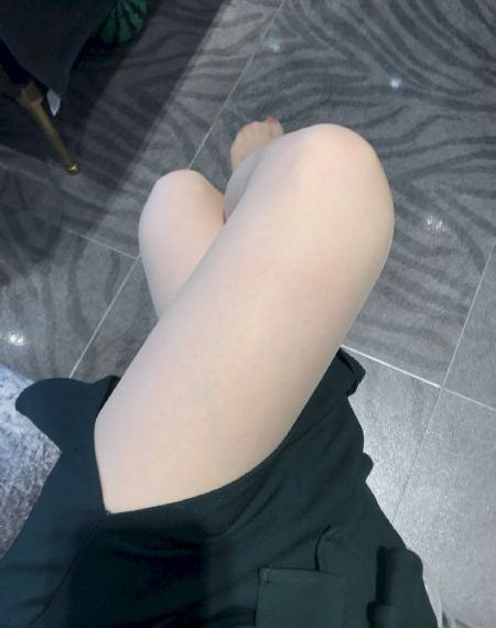 《穿长筒袜的有夫之妇》_BD韩语在线观看